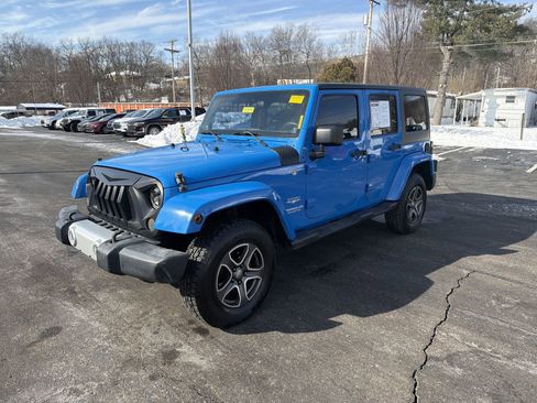 Used 2012 Jeep Wrangler Unlimited Sahara w/ Dual Top Group image 4