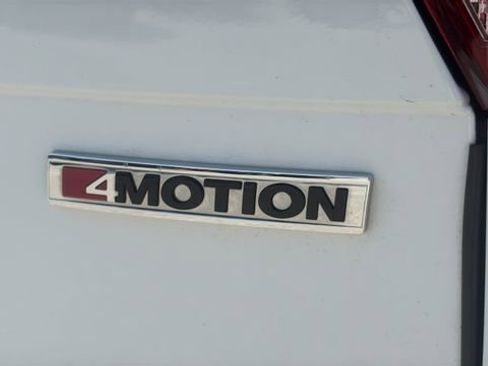 Used 2021 Volkswagen Tiguan SEL AWD/4WD image 17