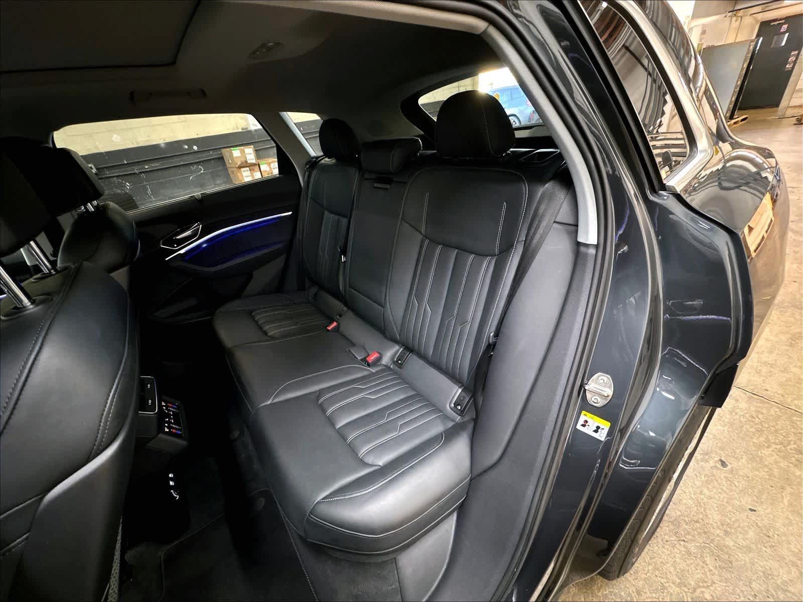 Used 2019 Audi e-tron Prestige w/ Prestige Package AWD/4WD image 29