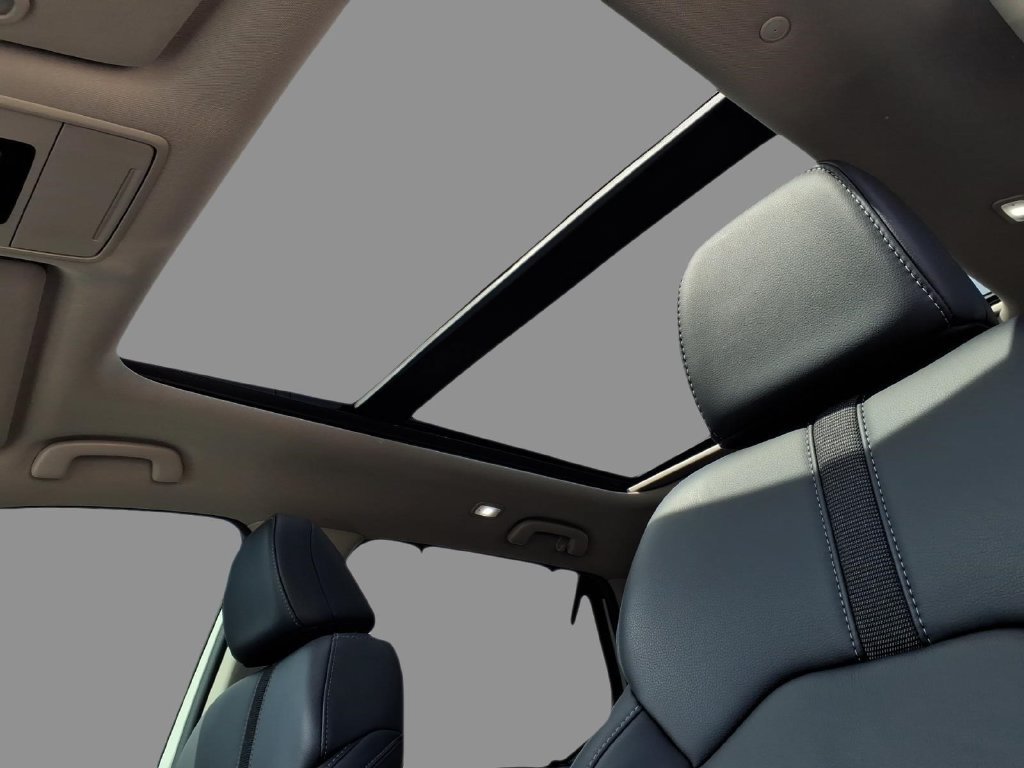 Used 2025 Honda Pilot Touring image 2