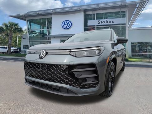 New 2026 Volkswagen Tiguan SE R-Line FWD image 8