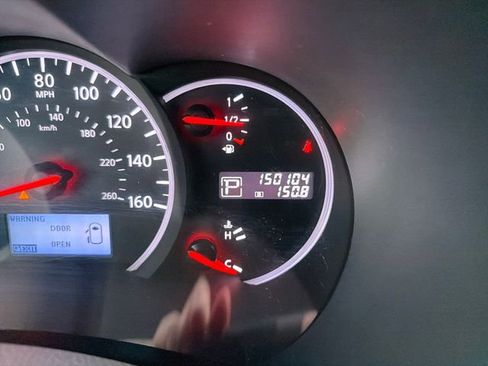 Used 2012 Nissan Quest SV image 16