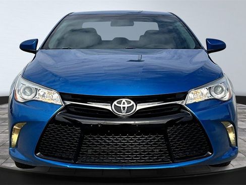 Used 2017 Toyota Camry SE image 3