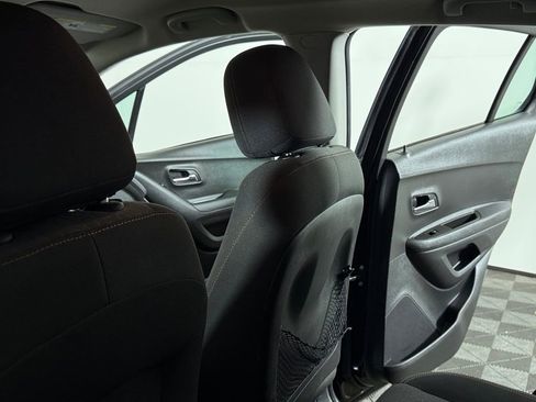 Used 2020 Chevrolet Trax LS FWD image 22