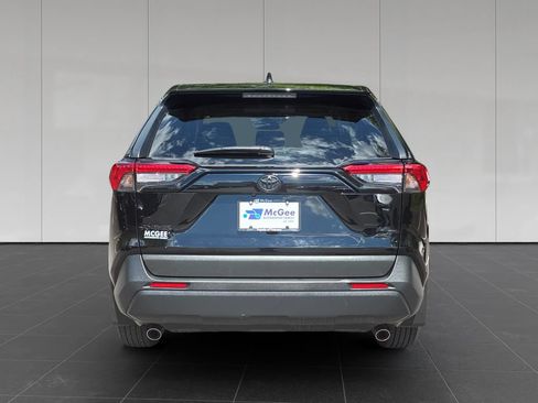 Used 2025 Toyota RAV4 LE AWD/4WD image 4