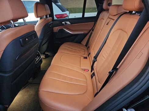 Used 2019 BMW X5 xDrive50i w/ M Sport Package image 7