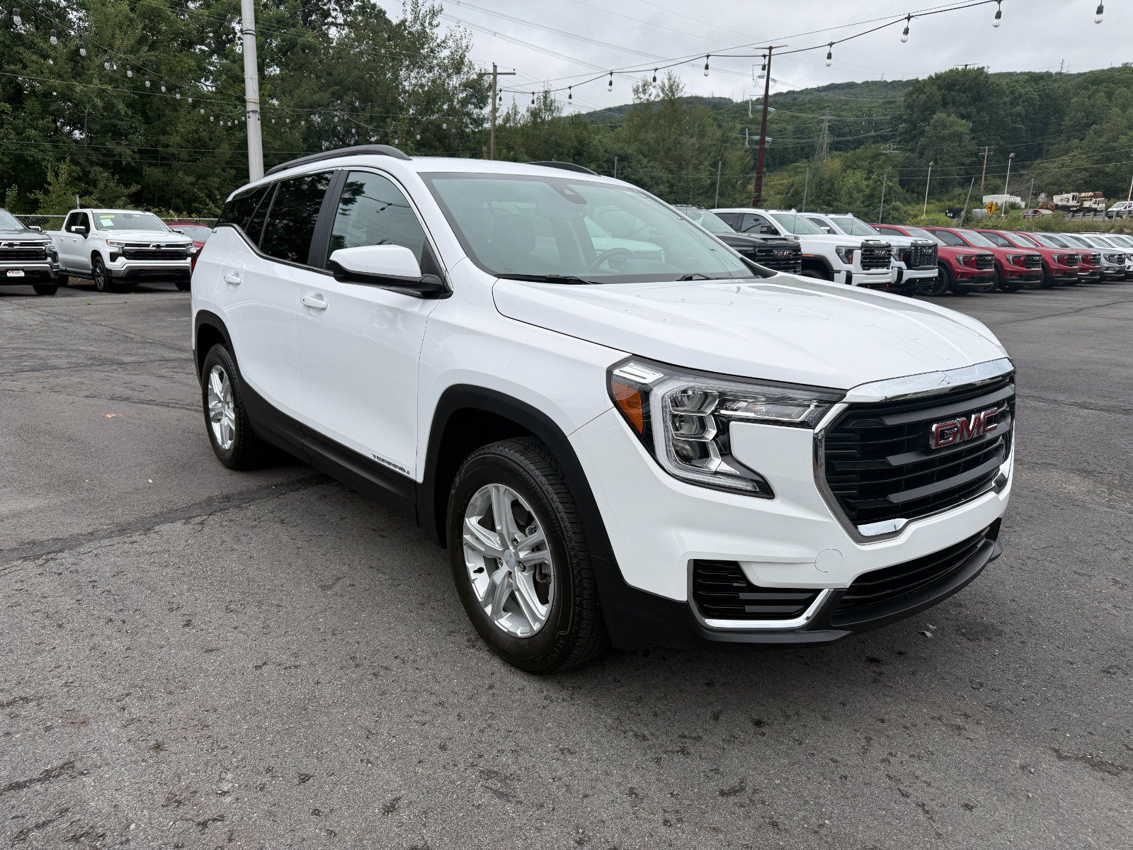 Certified 2024 GMC Terrain SLE w/ Driver Convenience Package AWD/4WD image 7