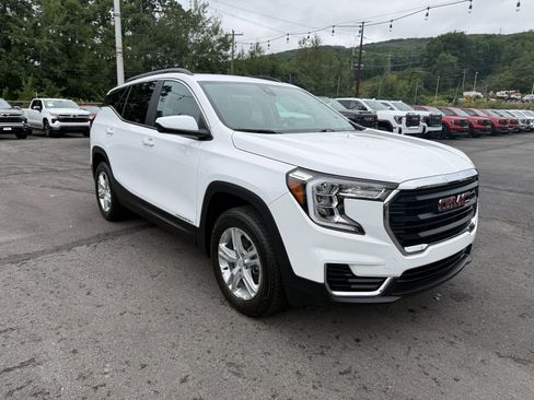 Used 2024 GMC Terrain SLE w/ Driver Convenience Package AWD/4WD image 7