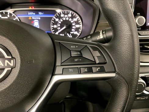 Used 2025 Nissan Altima 2.5 SV FWD image 19