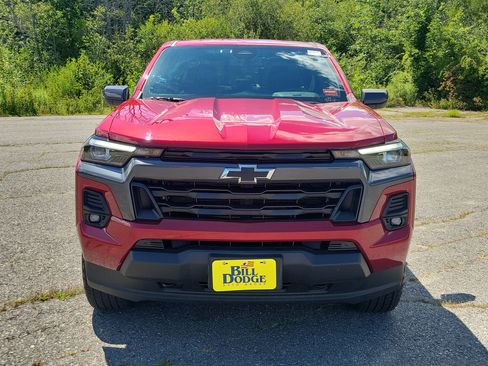 Used 2024 Chevrolet Colorado LT w/ LT Convenience Package III AWD/4WD image 2