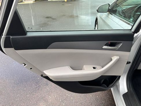 Used 2018 Hyundai Sonata SE FWD image 12