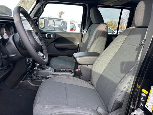 New 2026 Jeep Gladiator Sport image 19