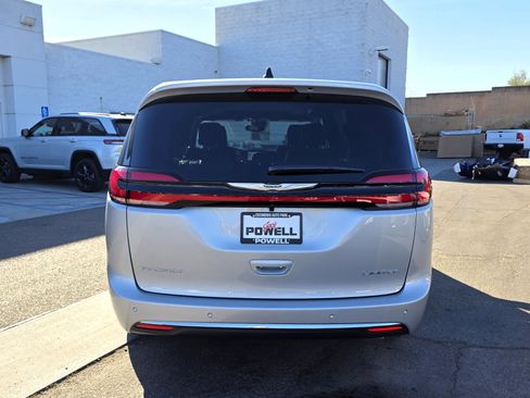 New 2026 Chrysler Pacifica Limited image 4