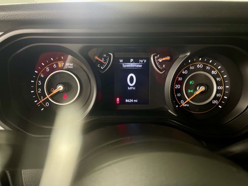 Certified 2025 Jeep Gladiator Sport AWD/4WD image 16