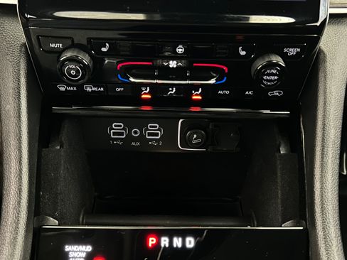 Used 2022 Jeep Grand Cherokee Limited AWD/4WD image 10