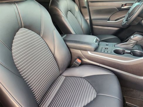 Used 2023 Toyota Highlander XSE image 15