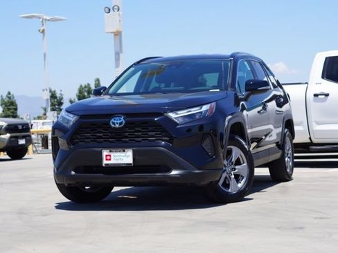 Used 2024 Toyota RAV4 LE AWD/4WD image 4