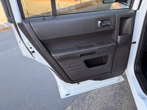 Used 2017 Ford Flex SE FWD image 26