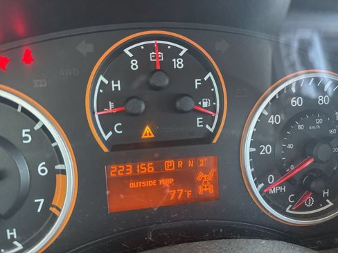 Used 2015 Nissan Armada SV AWD/4WD image 16