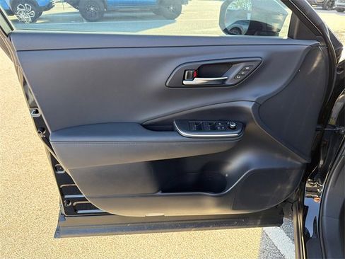 Used 2023 Toyota Crown Limited image 10