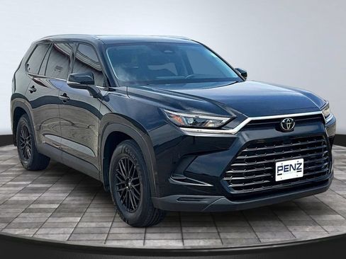 Used 2024 Toyota Grand Highlander AWD image 3