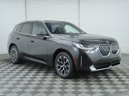 Used 2025 BMW X3 xDrive30i w/ Premium Package AWD/4WD image 3