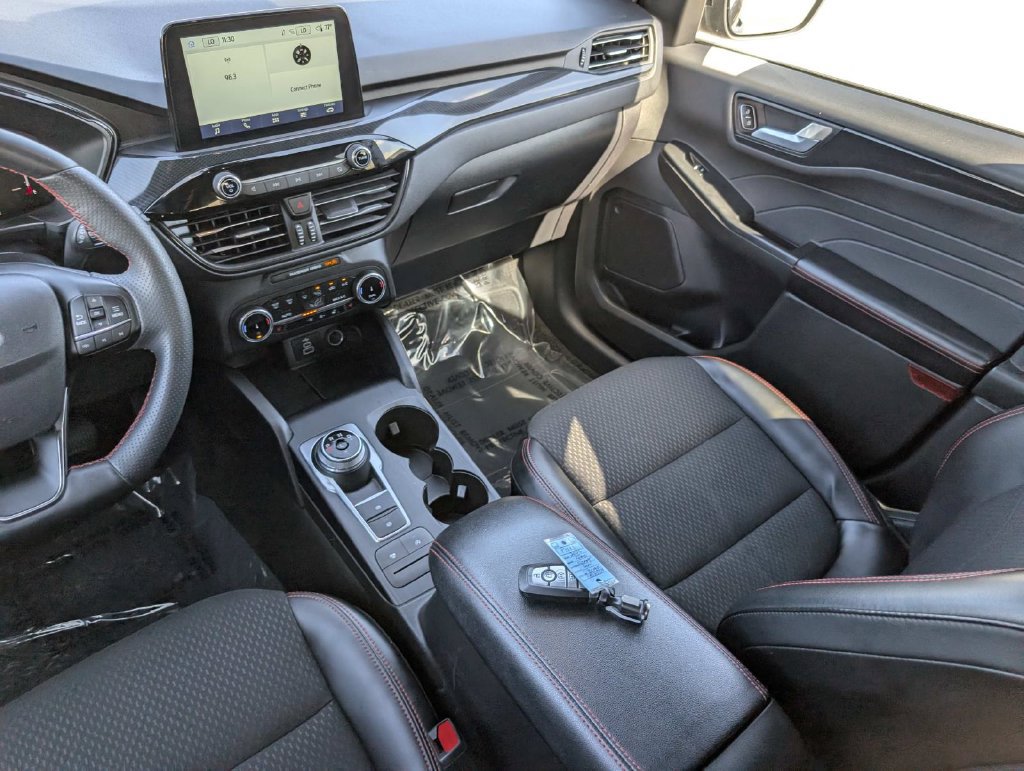 Used 2025 Ford Escape ST-Line Select AWD/4WD image 18