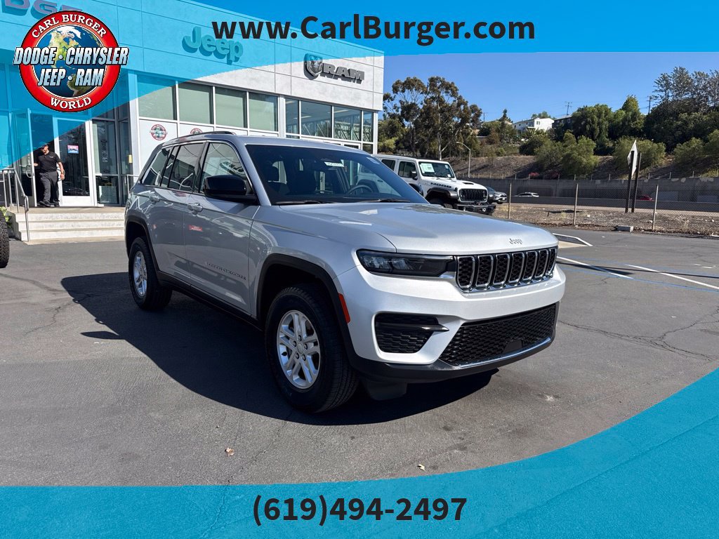 Certified 2024 Jeep Grand Cherokee Laredo RWD image 1