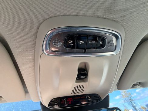 Used 2021 Volvo XC60 T5 Momentum w/ Premium Package image 30