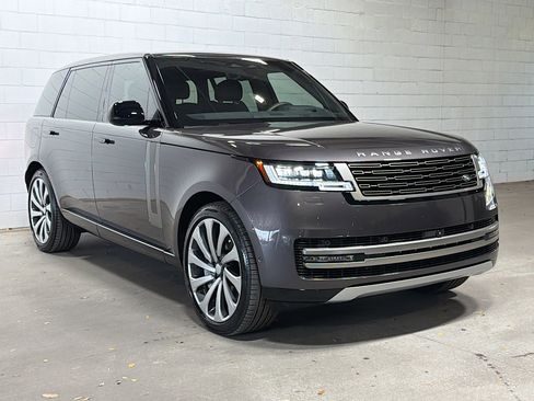 Used 2025 Land Rover Range Rover Long Wheelbase SE image 6