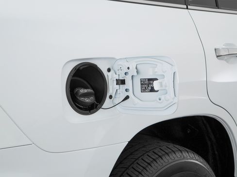 Used 2017 Lexus LX 570 4WD w/ Luxury Package image 65
