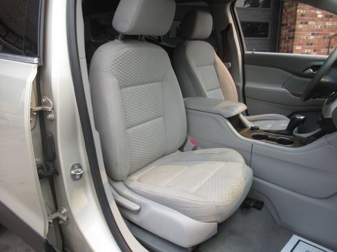 Used 2017 GMC Acadia SLE AWD/4WD image 7