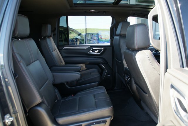 Used 2022 Chevrolet Suburban RST w/ Sport Performance Package AWD/4WD image 33