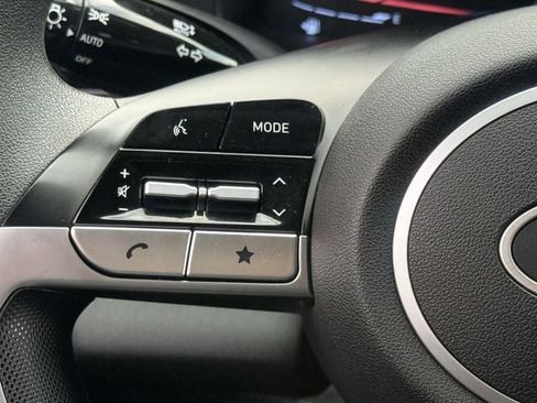 Used 2025 Hyundai Elantra Blue image 13