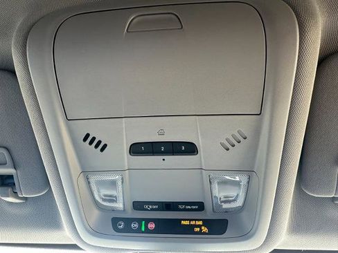 Used 2021 Chevrolet Equinox LT image 40