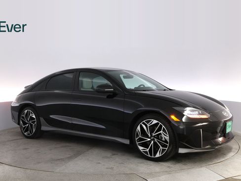 Used 2025 Hyundai Ioniq 6 SEL image 14