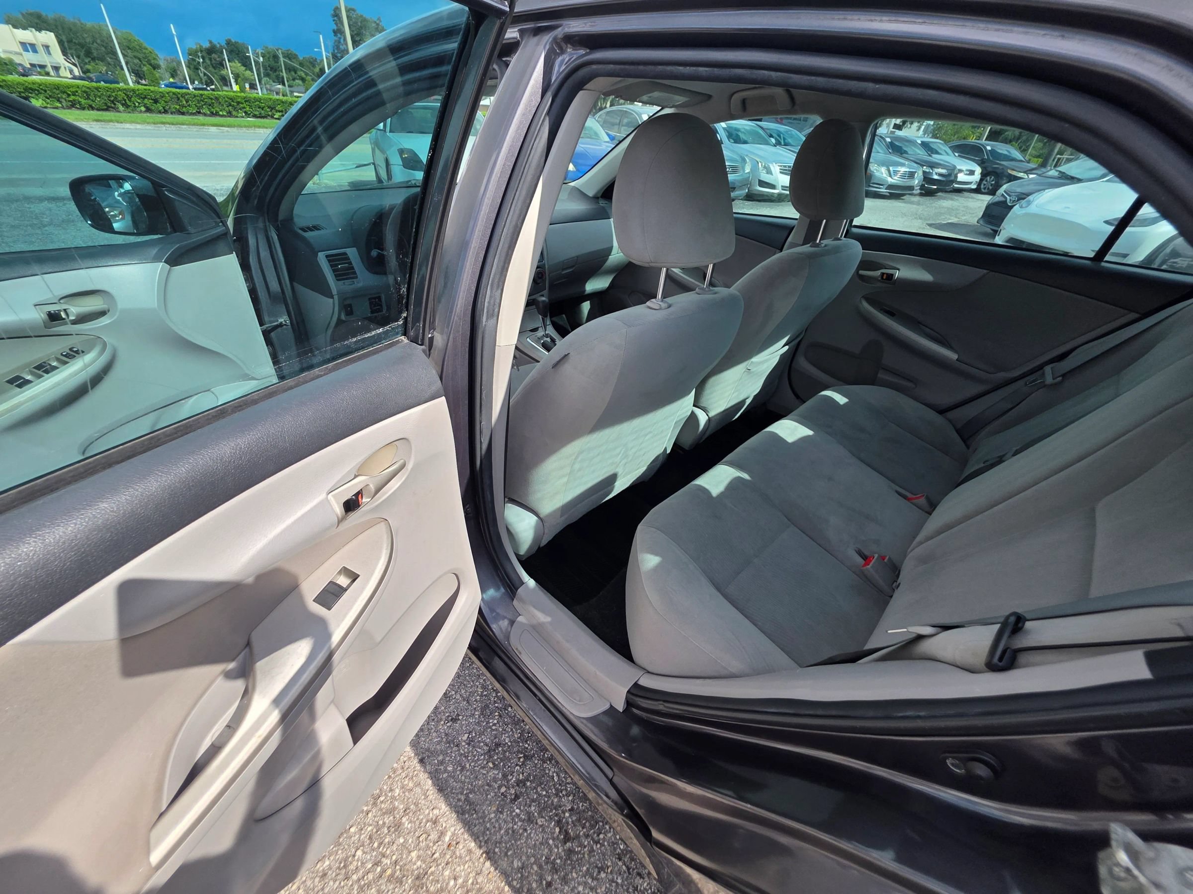 Used 2013 Toyota Corolla LE FWD image 13