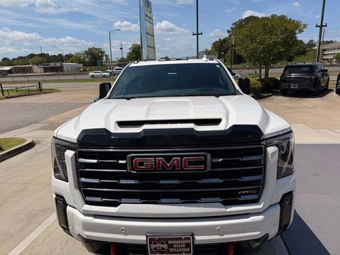 Used 2024 GMC Sierra 2500 AT4 w/ AT4 Premium Plus Package image 2