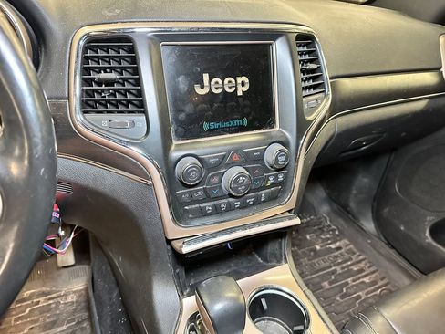 Used 2017 Jeep Grand Cherokee Limited AWD/4WD image 13