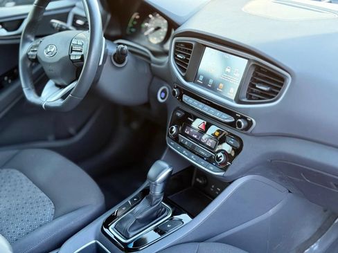 Used 2019 Hyundai Ioniq Plug-In Hybrid FWD image 11