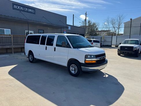 Used 2017 Chevrolet Express 3500 LT w/ LT Preferred Equipment Group image 10
