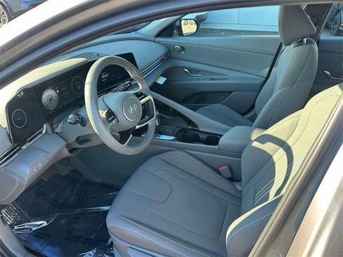 Used 2025 Hyundai Elantra SEL image 14