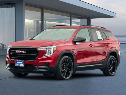 Used 2023 GMC Terrain SLE w/ Driver Convenience Package image 8