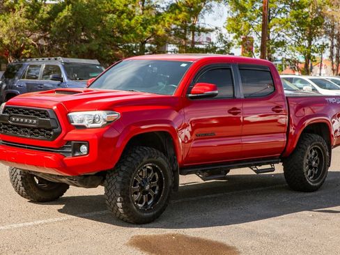 Used 2017 Toyota Tacoma TRD Sport w/ Premium & Technology Package AWD/4WD image 9