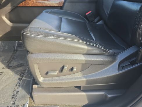 Used 2017 Chevrolet Suburban Premier image 31