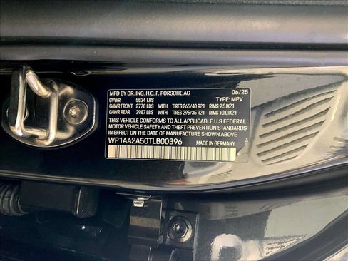 Certified 2026 Porsche Macan AWD/4WD image 36