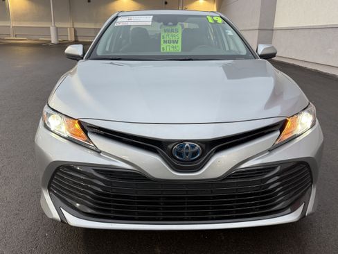Certified 2019 Toyota Camry LE image 10