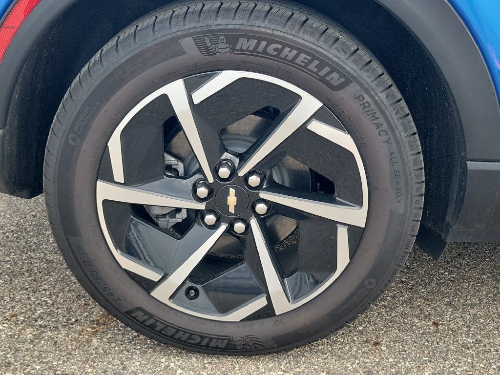 Used 2025 Chevrolet Equinox EV LT w/ Comfort Package FWD image 34