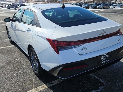 Certified 2025 Hyundai Elantra Blue image 5
