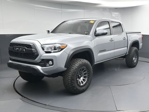 Used 2019 Toyota Tacoma TRD Off-Road AWD/4WD image 1
